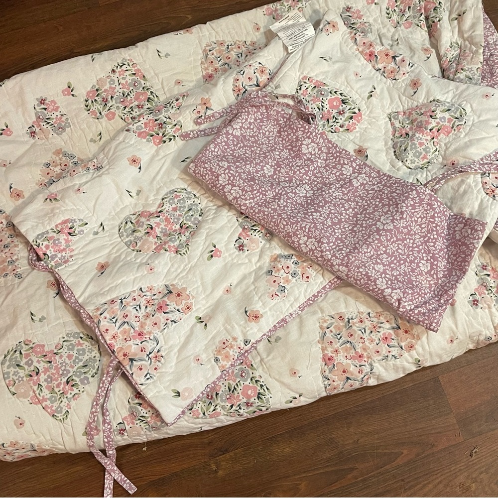 Pottery Barn Kids Floral Hearts Reversible Quilt & Shams Full